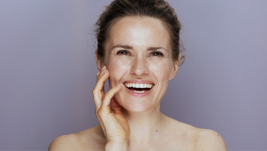 Пять бьюти-привычек, которые крадут молодость после 40 — о них пора забыть