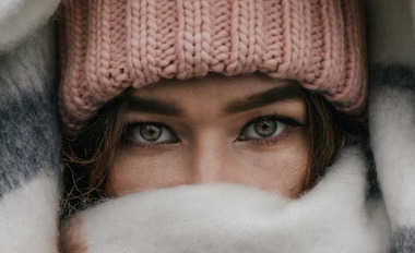 Нюдовый макияж зимой: базы, которые не сушат кожу и не подчеркивают шелушения