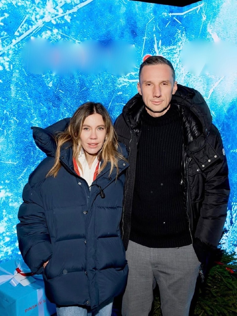 Арзамасова и Авербух с сыном, Дайнеко с дочерью: открытие катка