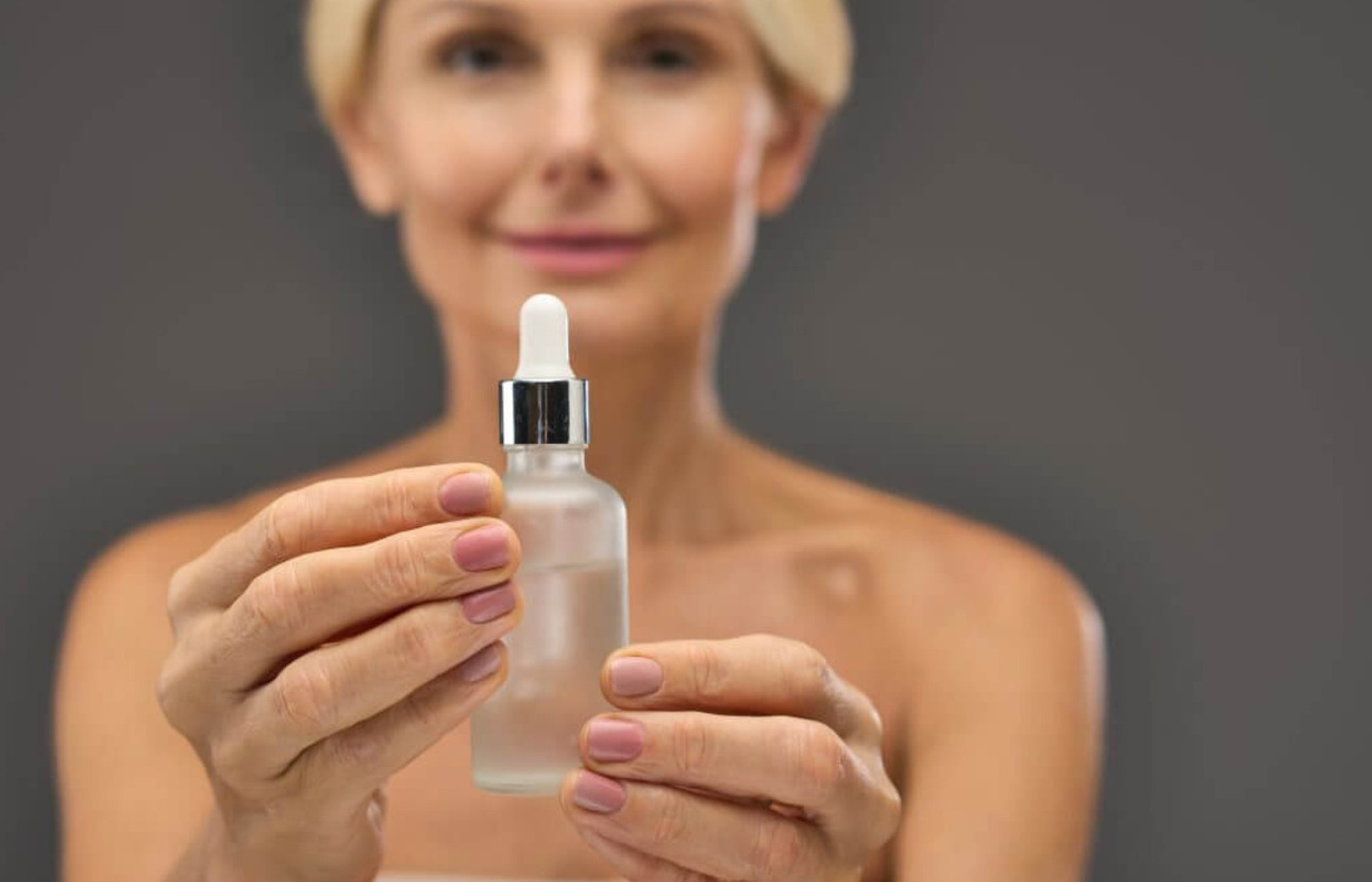 Умный антивозрастной уход: как выбрать сыворотку для зрелой кожи