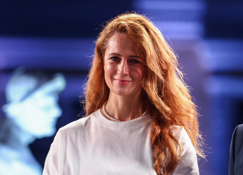 «Харизма зашкаливает»: обнажившая стройные ноги Исакова взволновала народ