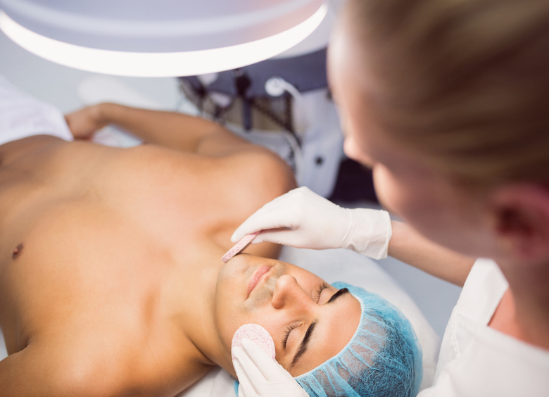 Сделайте красиво: что мужчины чаще всего меняют во внешности после 35 лет