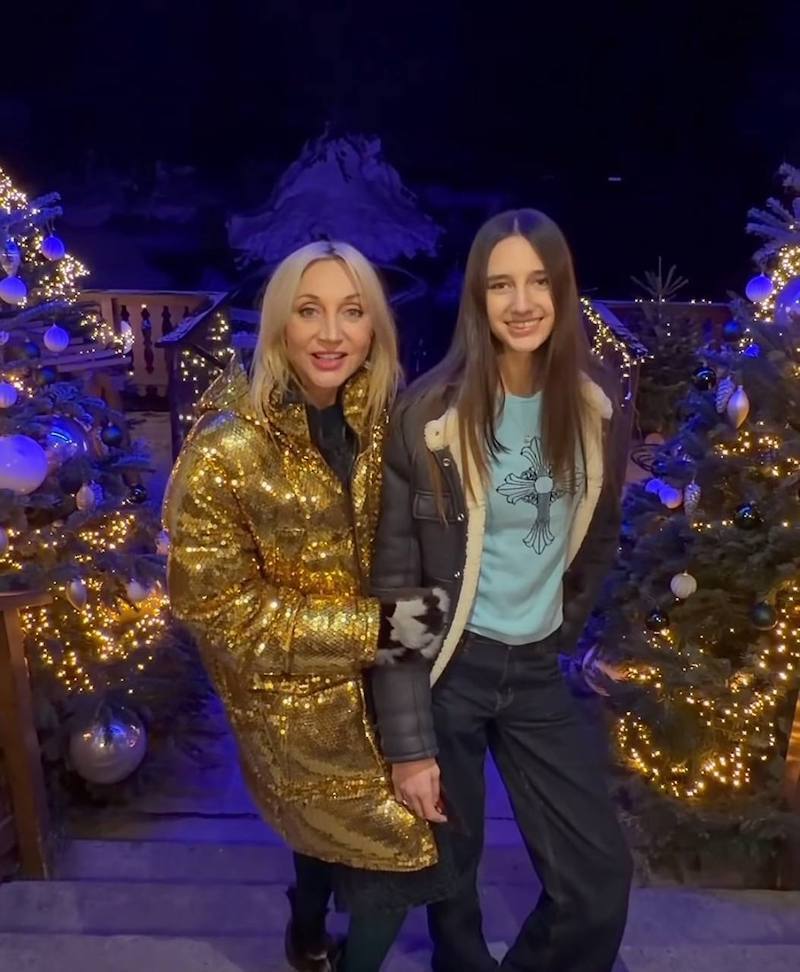 Рождественские кадры Орбакайте с&nbsp;дочкой вызвали споры в&nbsp;Сети: и&nbsp;вот почему