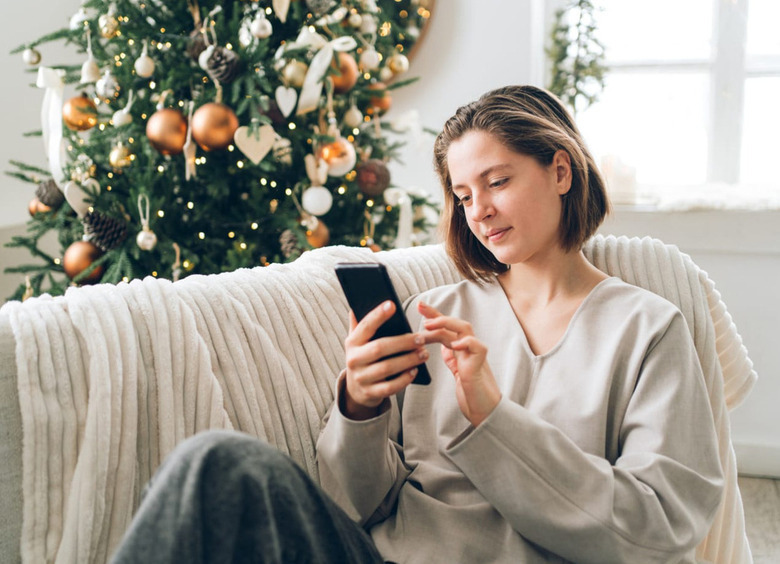 Зимние удовольствия: 5 простых способов создать праздничное настроение