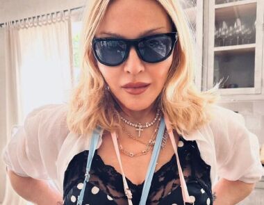 66-летняя Мадонна вместе с детьми и молодым возлюбленным Акимом Моррисом,приехала в гости к своему отцу Сильвио Чикконе