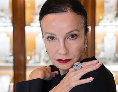 В театре им