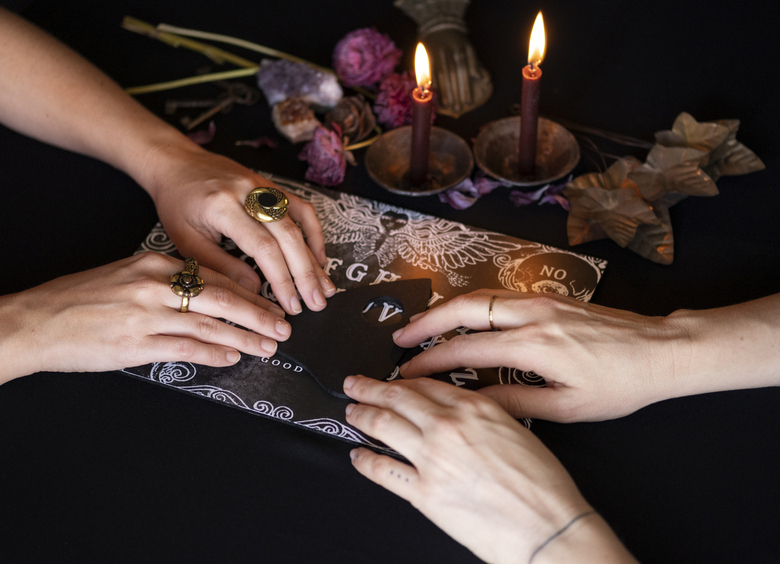 Раз в&nbsp;Крещенский вечерок...: самые популярные гадания на&nbsp;суженного, судьбу, желание, деньги