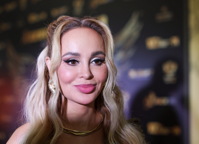 «На Новый год я загадаю дочку»: Анна Калашникова рассказала о новогодних традициях