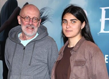 Александр Гордон женился в шестой раз: страстные объятия и поцелуи с 23-летней невестой