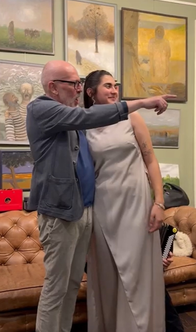 Александр Гордон женился в&nbsp;шестой раз: страстные объятия и&nbsp;поцелуи с&nbsp;23-летней невестой