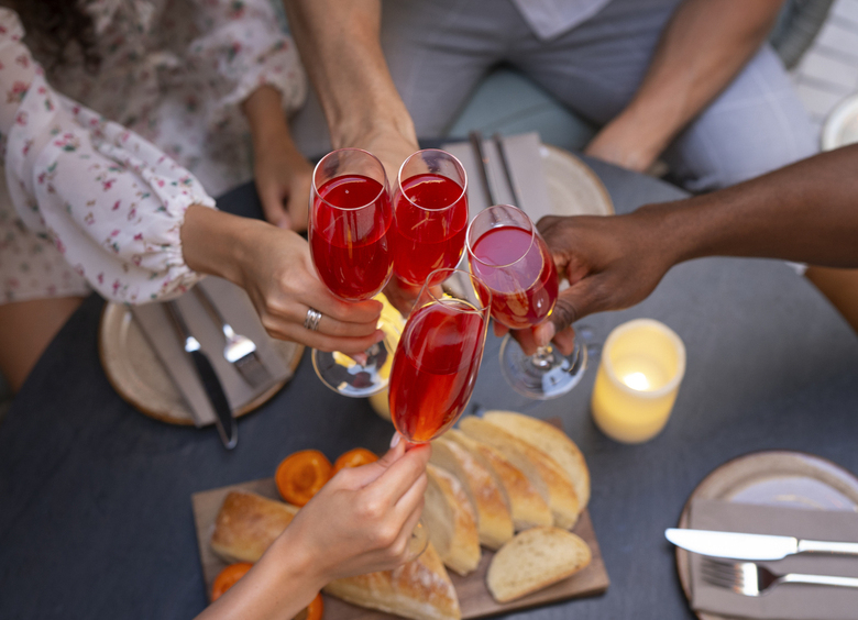 Как устроить безалкогольную вечеринку: 5 идей для яркого и&nbsp;трезвого праздника