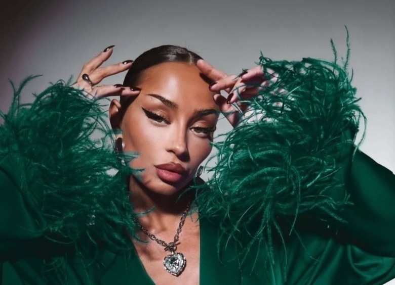 Бархат и&nbsp;перья: роскошные текстуры для новогодней ночи