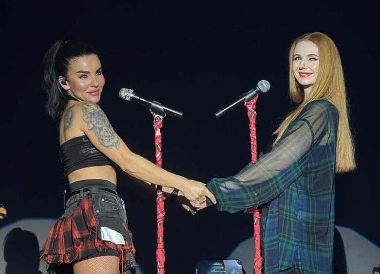 Когда в 2025 году 40-летняя Юлия Волкова и 41-летняя Лена Катина вновь вышли на сцену,вместе