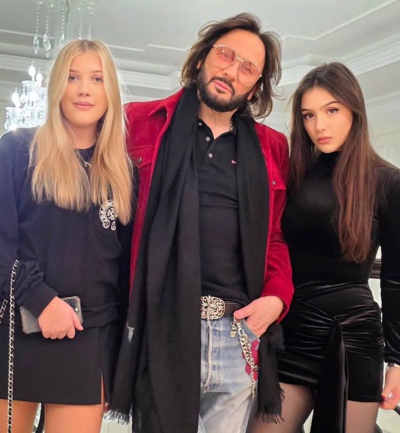 Стаса Михайлова запечатлели с&nbsp;повзрослевшими дочками