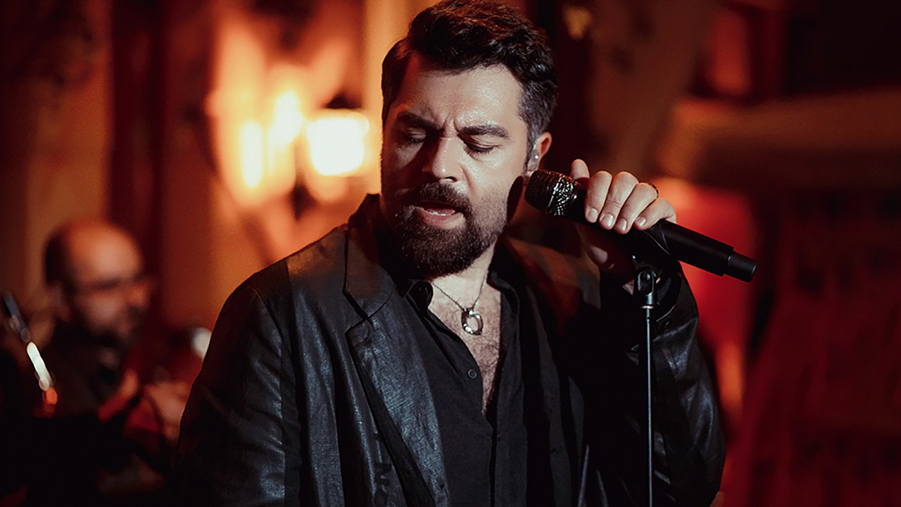 &laquo;Не&nbsp;понимаю, что с&nbsp;этим делать&raquo;: Алексей Чумаков рассказал, как тратит гонорары