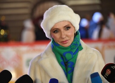 «Так выглядит счастье»: Навка восхитила поклонников семейным фото с мужем и дочкой