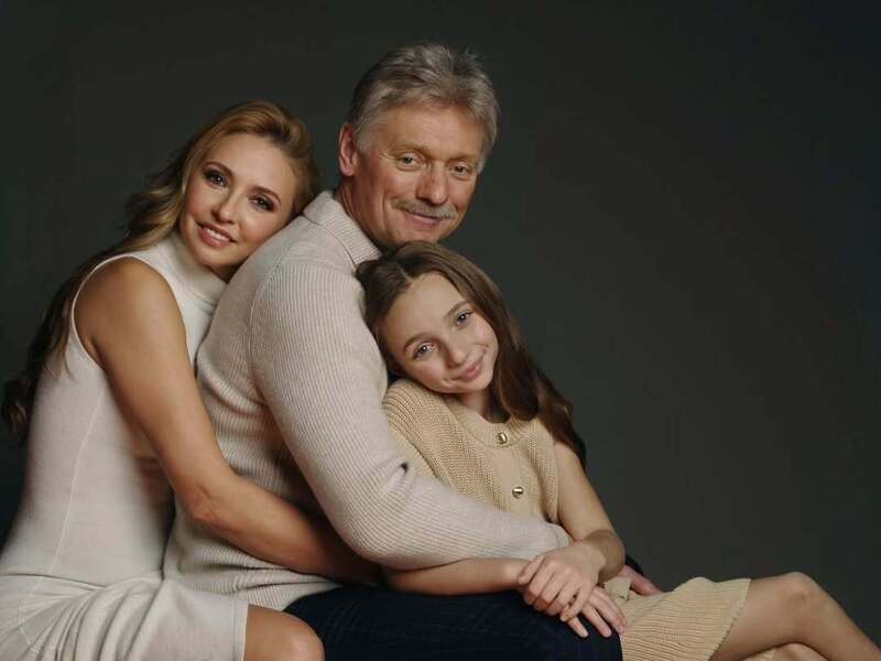 &laquo;Так выглядит счастье&raquo;: Навка восхитила поклонников семейным фото с&nbsp;мужем и&nbsp;дочкой