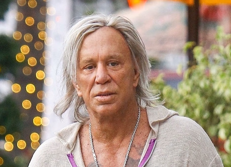 Лысого и&nbsp;исхудавшего Микки Рурка застали у&nbsp;дома, из&nbsp;которого его выселили: фото