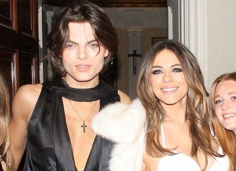 Элизабет Херли в&nbsp;60 воспроизвела культовый образ девушки Бонда