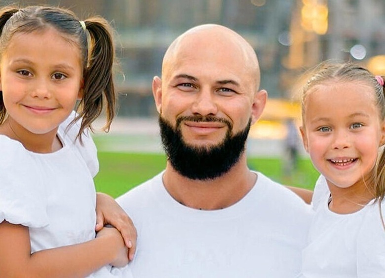 Джиган воссоединился с младшими дочками в Дубае после развода