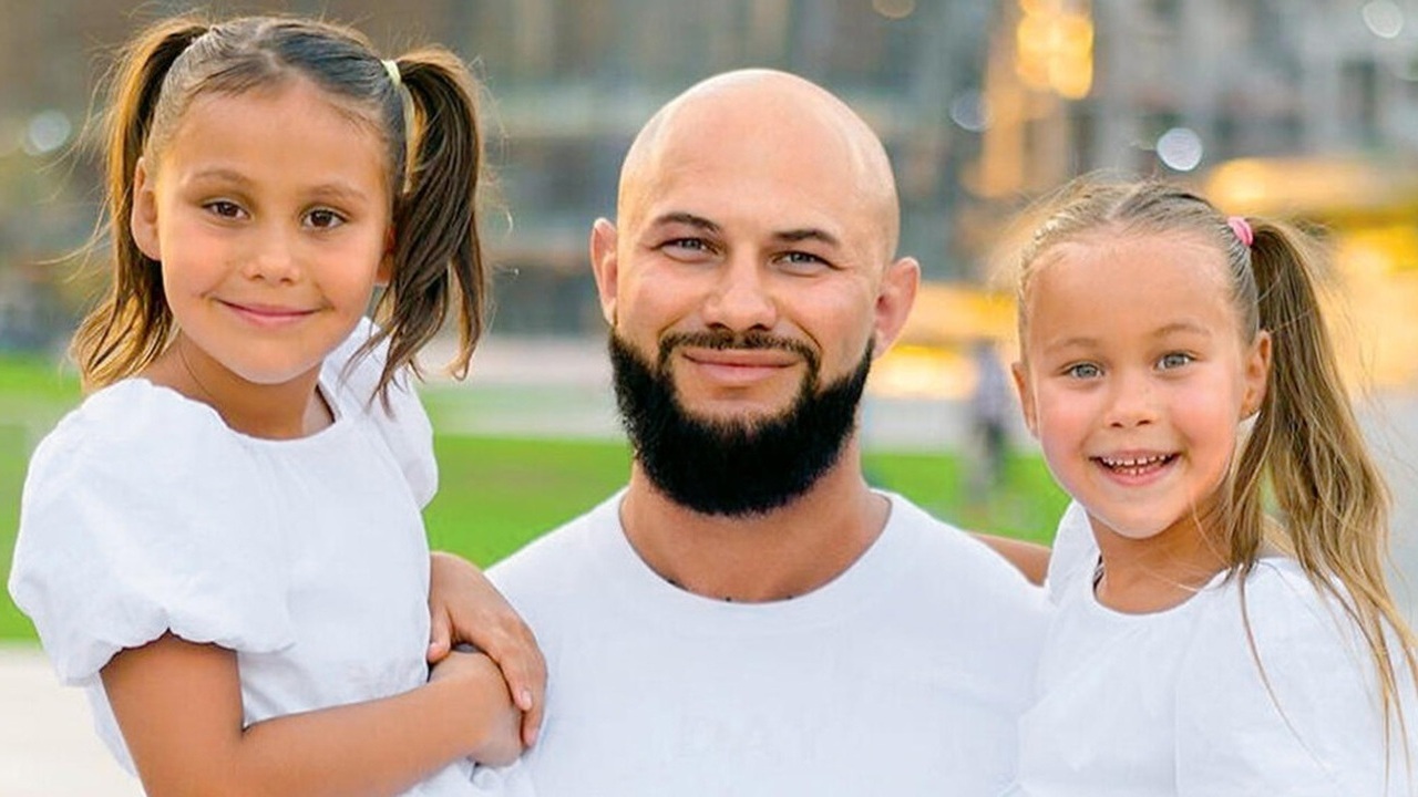 Джиган воссоединился с&nbsp;младшими дочками в&nbsp;Дубае после развода