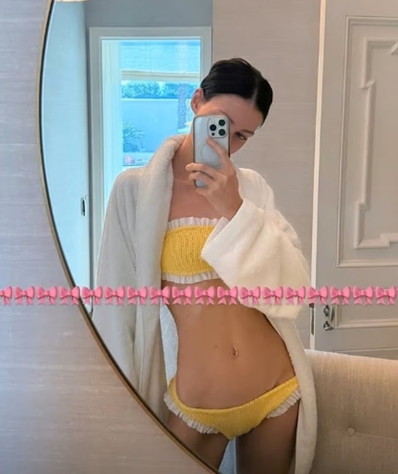 Никола Пельтц показала роскошную фигуру в&nbsp;желтом бикини