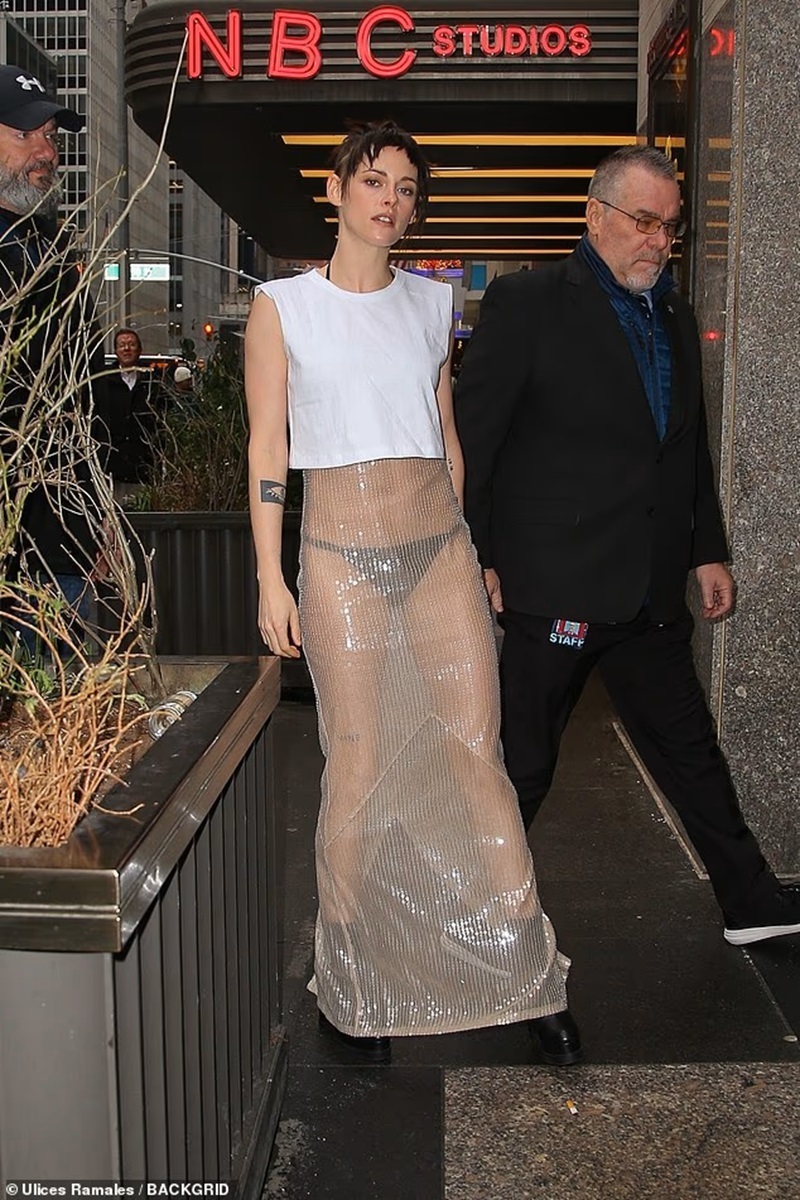 Кристен Стюарт засветила трусики на&nbsp;улице