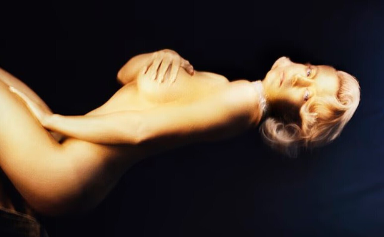 28-летняя Сидни Суини полностью обнажилась для эффектной фотосъемки