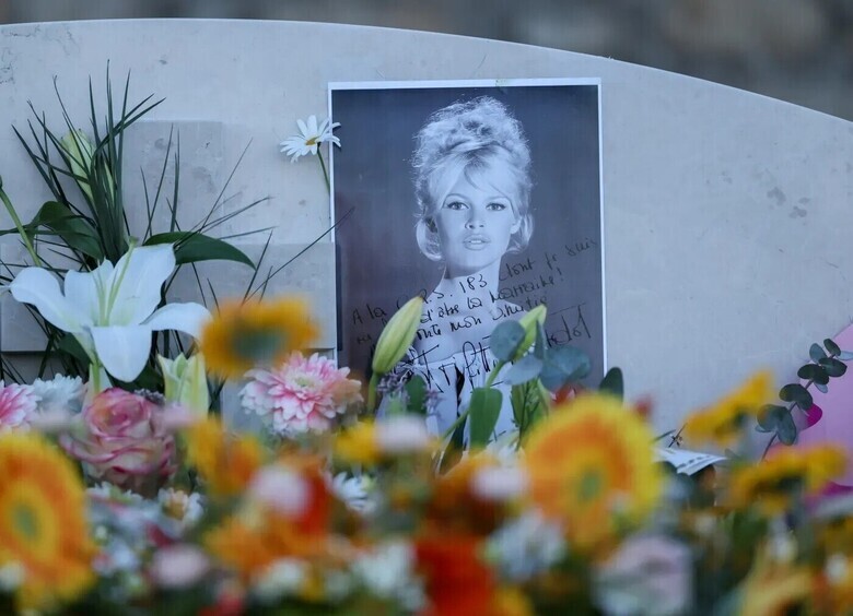 Единственный сын Брижит Бардо, которого она называла «опухолью» расплакался на ее похоронах