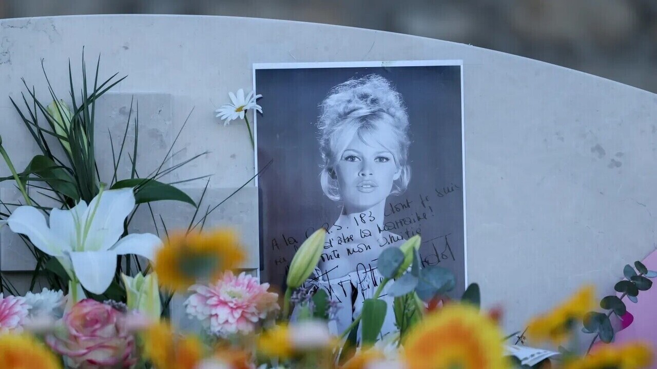 Единственный сын Брижит Бардо, которого она называла &laquo;опухолью&raquo; расплакался на&nbsp;ее&nbsp;похоронах