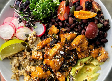 Протеиновые боулы: как составлять и почему они полезны зрелым женщинам