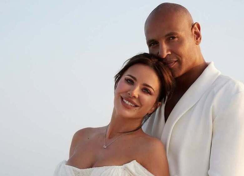 Муж засмотрелся на формы: Ани Лорак зажгла на Мальдивах в алом бикини