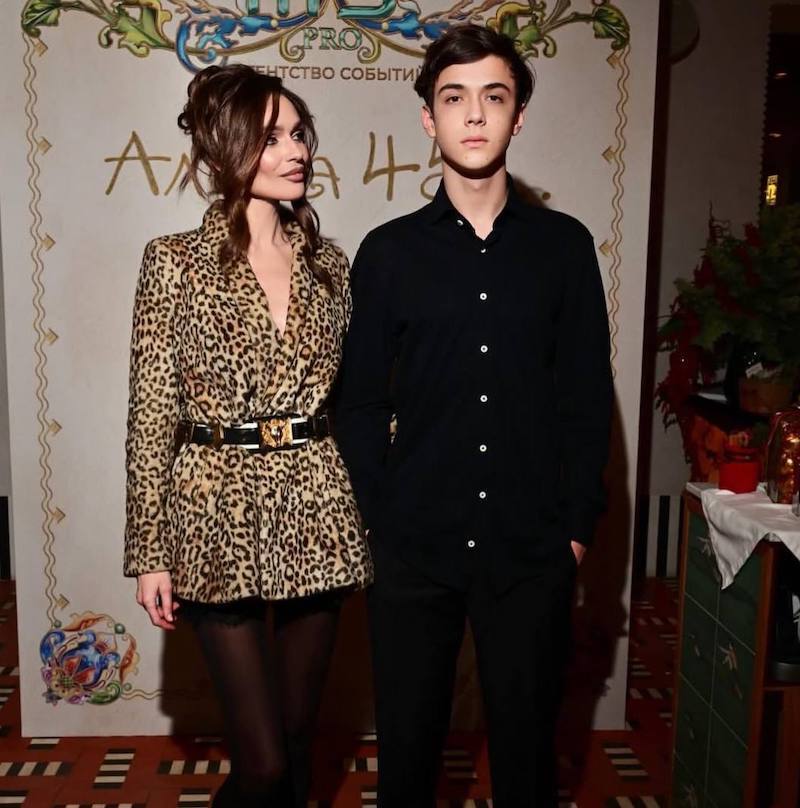 &laquo;Породистый мужчина&raquo;: фанаты поражены внешним видом сына Водонаевой