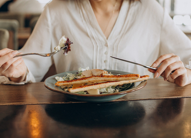 Фитоэстрогены и полезные жиры: как адаптировать рацион женщинам после 40 лет