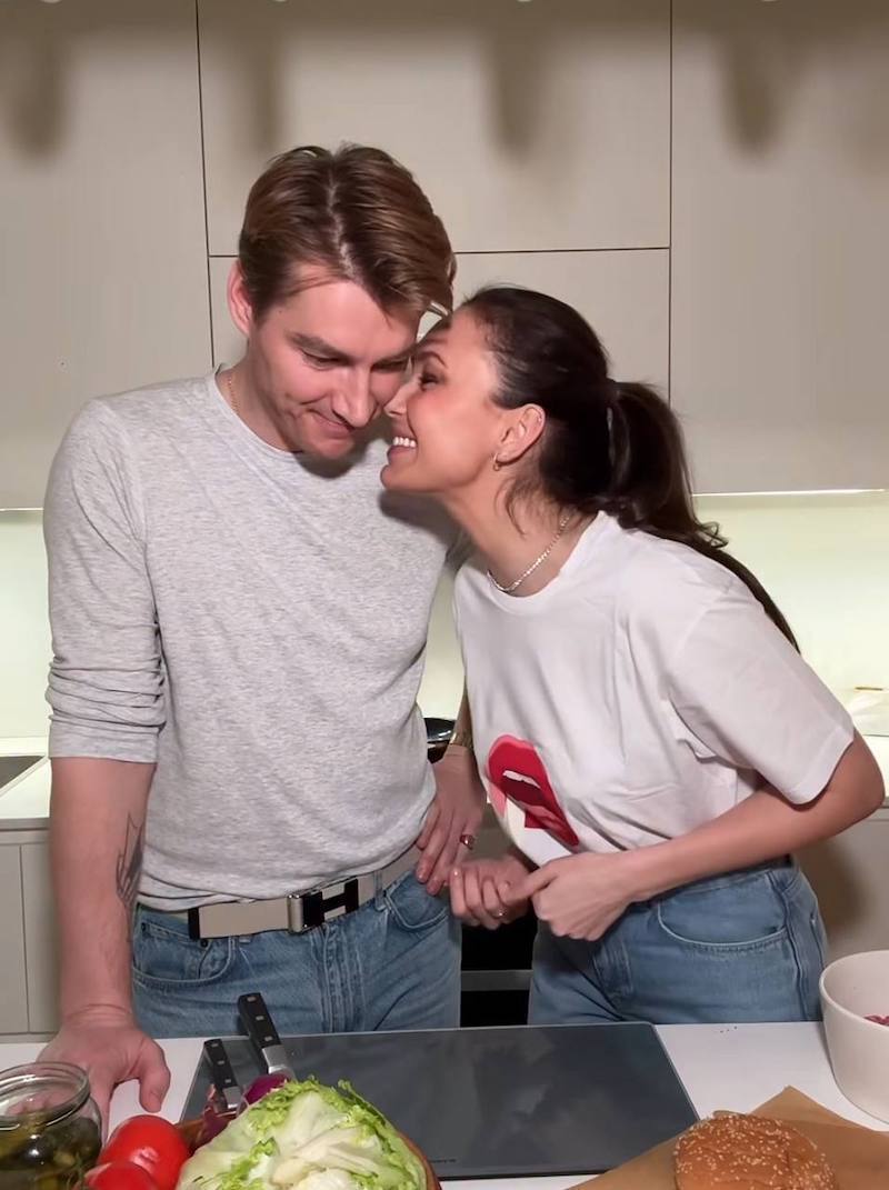 Бургеры и&nbsp;поцелуи: как проводят будни Алексей Воробьев и&nbsp;его жена