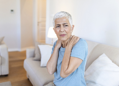 Почему зимой суставы «ноют» чаще и как вернуть им подвижность без лекарств