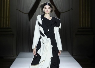 Рваные края и асимметрия: почему деконструкция — хит подиумов