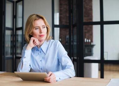 Синдром самозванца: что это и почему умные женщины не верят в свой успех