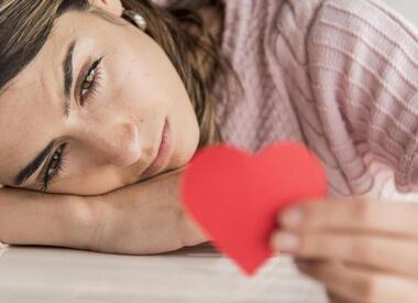 Одна, но не одинока: как провести 14 февраля с удовольствием и без слез