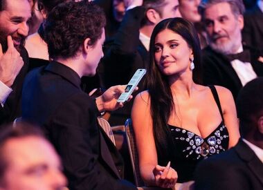 Кайли Дженнер смутилась от двусмысленной шутки ведущего BAFTA