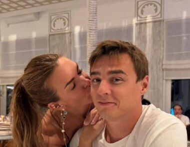 37-летняя Катя Жужа и 31-летний Артем Маркелов отмечают важную семейную дату:,“Сегодня – первая годовщина нашего венчания