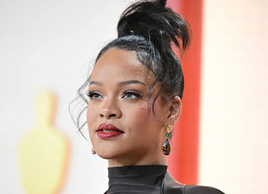 Неизвестная открыла стрельбу по дому Рианны в Беверли-Хиллз