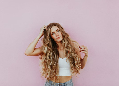 Восстановление волос после зимы: что реально помогает вернуть им силу и блеск