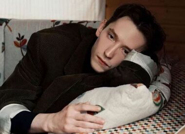 «От звонка до звонка»: звезда сериала «Комбинация» объяснил, как в детстве оказался в круглосуточной школе