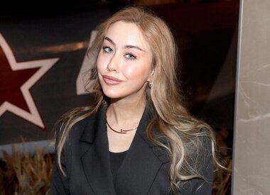 Внучка Александра Маслякова показала отпускные кадры в купальнике