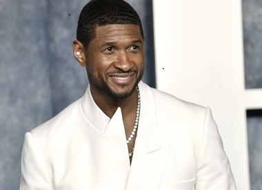 Usher выгнал поклонницу со сцены после неловкого интим-перформанса
